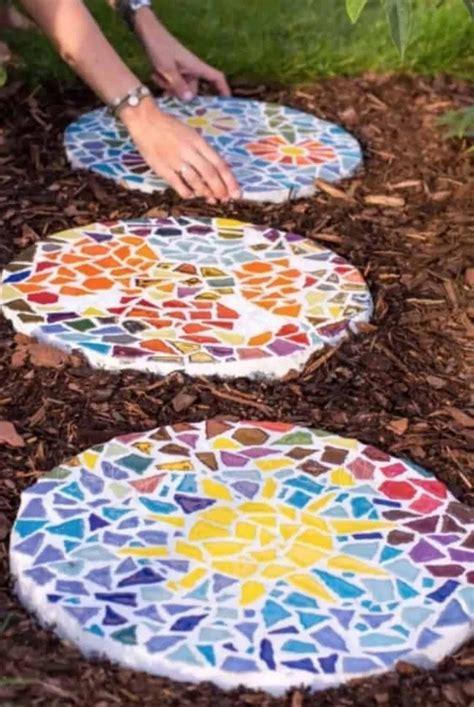 79 Magnificent Diy Mosaic Garden Path Decorations For Your Inspiration