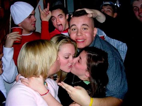 Classic Photobombs Of Drunk Girls Kissing Each Other 62 Pics
