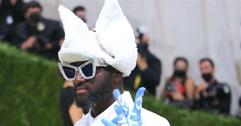 Virgil Abloh En Costume Louis Vuitton Assiste Au Met Gala 2021