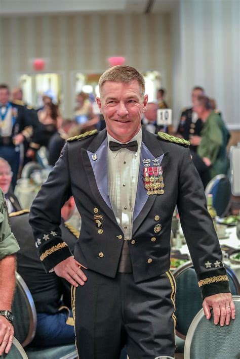 Soldiers Love Tails Army Adds Tails To Mess Dress Uniform Soldier