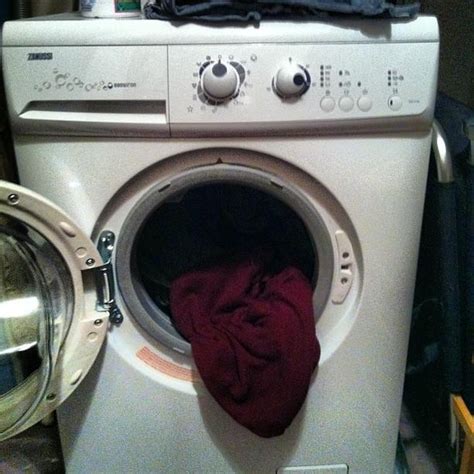 It's unnecessary to use the ball. I think this washing machine may have had one to many ...