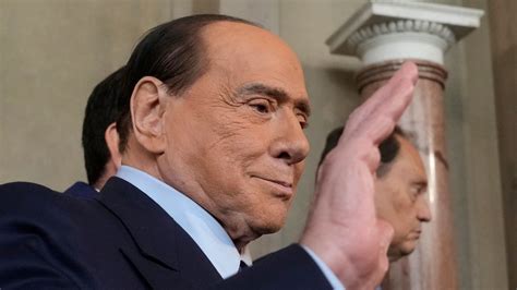 وفاة رئيس الوزراء الإيطالي الأسبق سيلفيو برلسكوني بعد صراع مع المرض أكتر