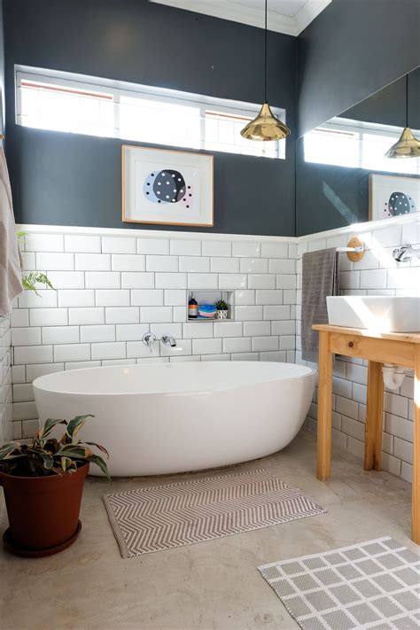 Simple bathroom ideas with the use of reclaimed pieces will brighten up the look of the space. 52+ Simple Small Apartment Bathroom Remodel Ideas in 2020 ...