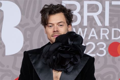 Harry Styles At Brit Awards 2023 Red Carpet Footwear News