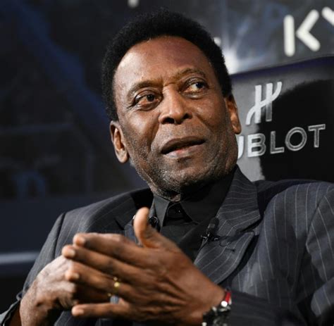 Brasiliens fußball hat schon bessere zeiten erlebt. Fußball: Pele nach Krankenhausaufenthalt zurück in ...