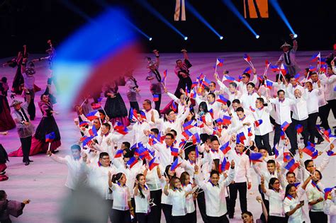 WATCH Crowd Goes Wild As Pinoy Athletes Enter Philippine Arena ABS CBN News