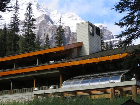 Review Moraine Lake Lodge Banff National Park Canada The Luxury
