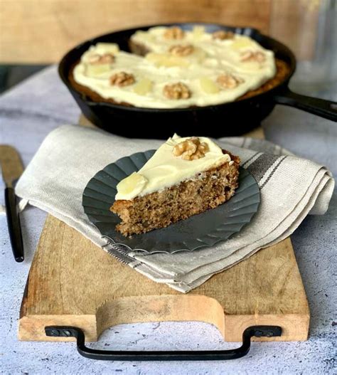 Lightly grease the bottom of a 9 round springform pan. Hummingbird Skillet Cake (Kolibri-Kuchen aus der Pfanne ...