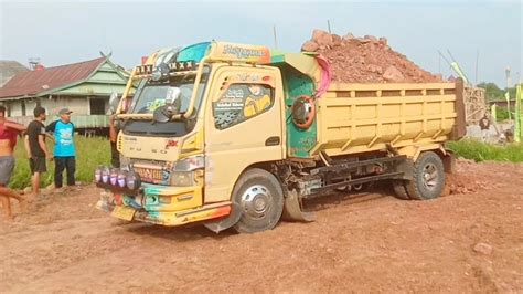 Mobil Dump Truk Bongkar Muatan Tanah Timbunan Menggunung YouTube