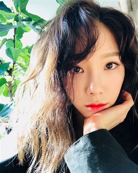 See The Gorgeous Selfies From Snsd Taeyeon Wonderful Generation