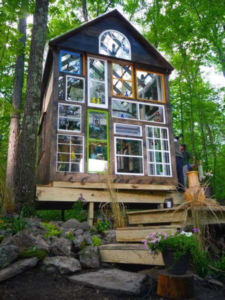 Funky 140 Sq Ft Off Grid Cabin