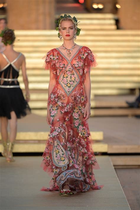 Dolce Gabbana Haute Couture Automne Hiver 2019 2020 Défilé Vogue