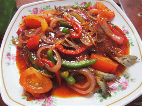 Resepi masakan sotong masak merah tomato yang cik tom masak ini hanya untuk anggaran 2 orang makan. yan's cottage: IKAN BAWAL MASAK TOMATO