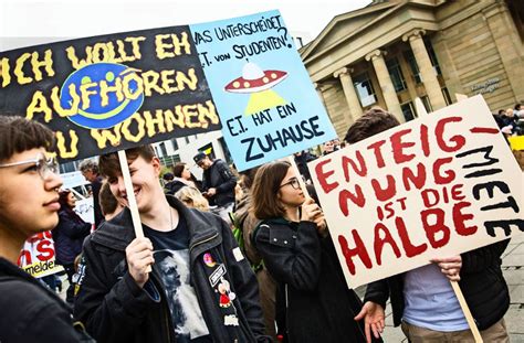 Bei einer demo politisch linker die demo war allerdings nicht angemeldet. 4000 Demonstranten in Stuttgart: Pfefferspray bei Demo ...