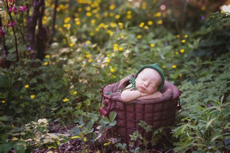 Magic rainbow photography provides newborn baby photography to families throughout london. Outdoor Newborn | Maple Valley Eastside Newborn Baby ...
