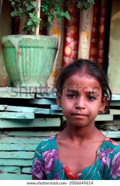Very Poor Indian Girl Standing Front Stock Photo 2006649614 Shutterstock