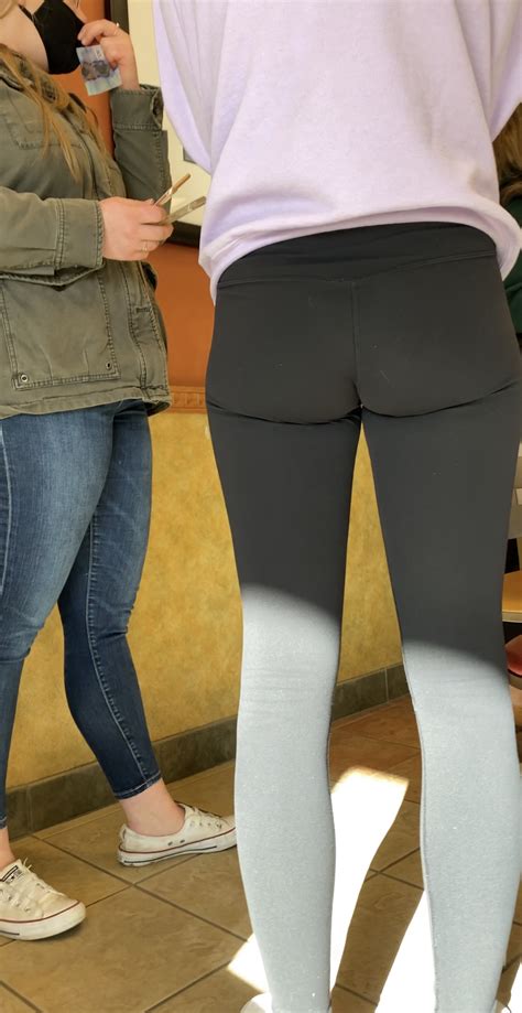Teens Going Into Subway Restaurant Spandex Leggings Yoga Pants