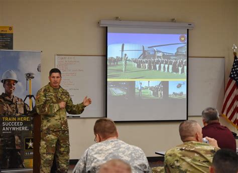 Phoenix Recruiting Battalion Hosts Army Reserve Leadership At R2pc U