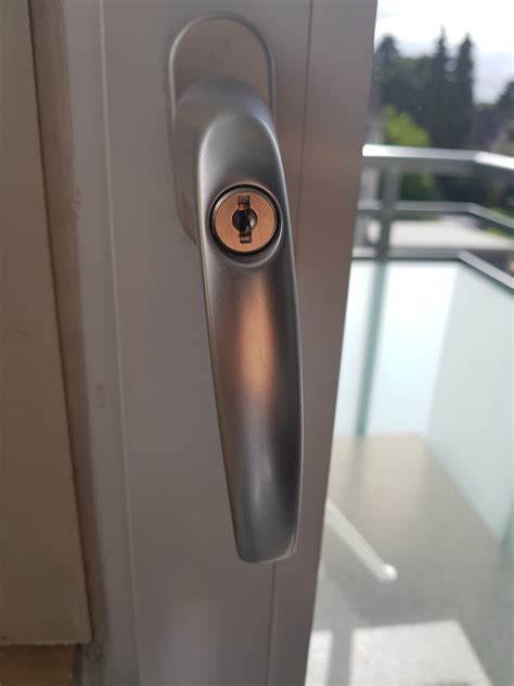 Das konvertieren einiger bilder in jpg führt zwar zu einem weniger scharfen bild. Fensterschloss öffnen ohne Schlüssel? (Computer, Schloss)