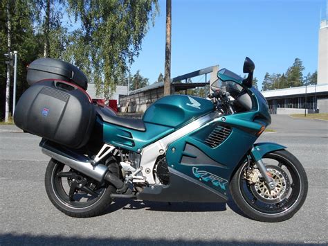 The honda vf 750 f model is a sport touring bike manufactured by honda. Honda VFR 750 F 750 cm³ 1997 - Espoo - Moottoripyörä ...