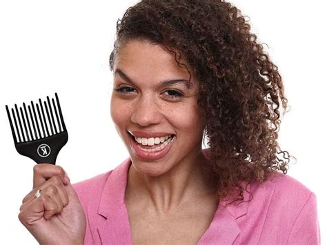 The 7 Best Combs And Brushes For Curly Hair 2024 Buying Guide