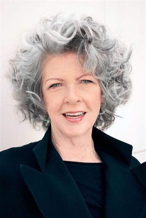 The rest of the hair is a vibrant shade of salt and pepper, revealing the natural pink hue of your cheeks. grey curly hairstyle 6 - Short Haircut Styles 2021