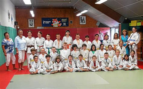 Remise De Grades Au Judo Club De Plouguernével Le Télégramme