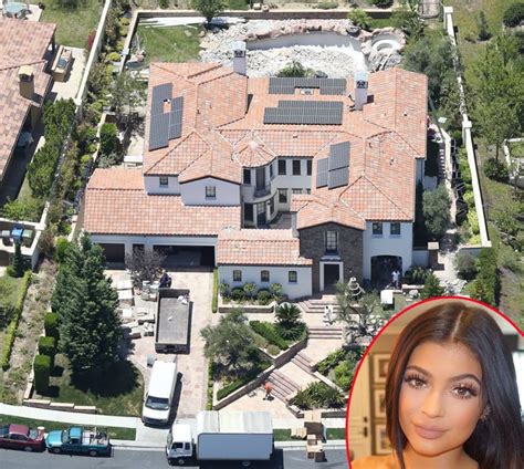 Jenner experienced childhood in the spotlight among her well kylie jenner has additionally propelled her own restorative image, kylie cosmetics, which. The United States Of America / California / Calabasas ...