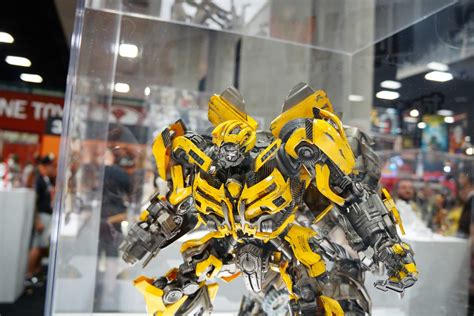 Sdcc 2015 3a Bumblebee And Megatron Transformers News Tfw2005