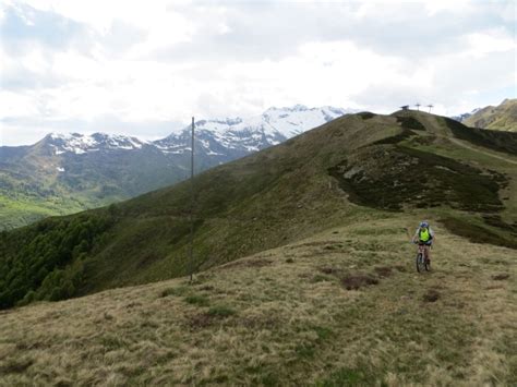 Con l'occasione, al fine di agevolare i contatti, chi lo volesse può fornirci il proprio indirizzo mail nonché, a fini turistico/statistici, indicare la frequenza di presenza a mera. Alpe di Mera dall'Alta Valsessera - Itinerari MTB