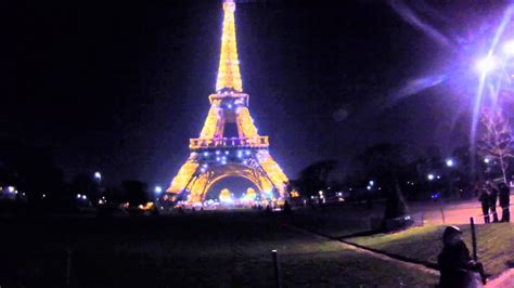 Quien también se refirió al show lumínico de la torre entel fue el alcalde de santiago, felipe alessandri. Show de luces de la Torre Eiffel - YouTube