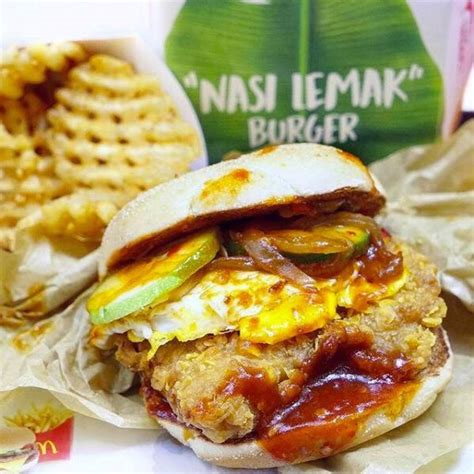 Whatever happened to nasi lemak burger to celebrate national day? 大马 McD 推出全新美食!Nasi Lemak Burger!看到都流口水了!一定要去吃!