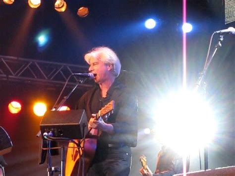 Ik hoop dat daar ooit nog muziek op komt, het liefst van boudewijn. Boudewijn de groot Jimmy 50 jaar Nederpop Live - YouTube