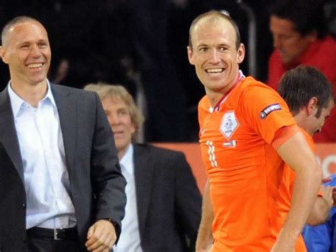 On this page injuries as well as suspensions. Robben: "Van Basten denkt op ander niveau" | Goal.com
