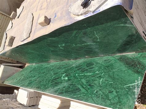 Polished Green Granite Slab Thickness 16 Mm Size 8x2510sqr Feet