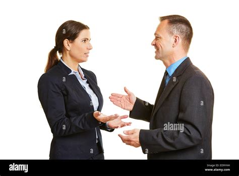 Comunicación Con Dos Personas Hablando De Negocios Con Mímica Y Gestos Fotografía De Stock Alamy