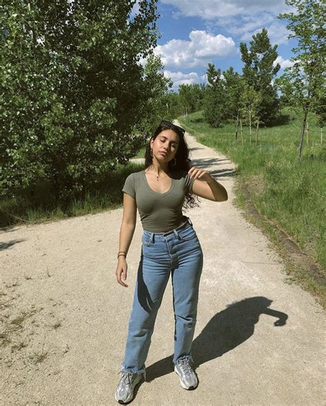 Pin By J A D Y N On Women Crushes With Images Alessia Cara Style
