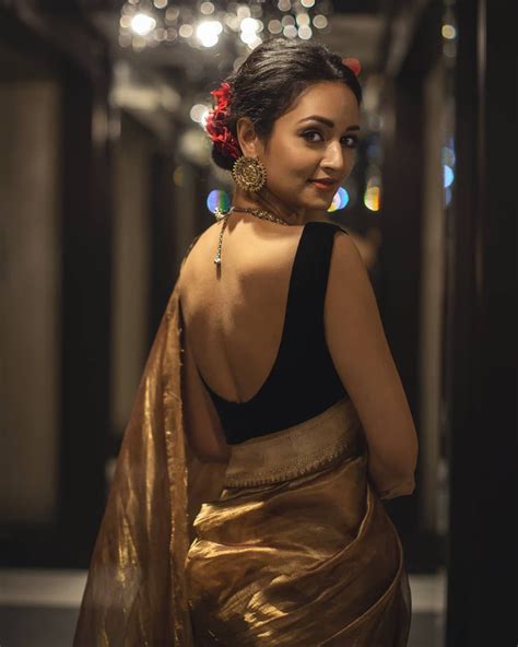 pin by tazlumim sahi on indian colors saree poses saree photoshoot beautiful saree