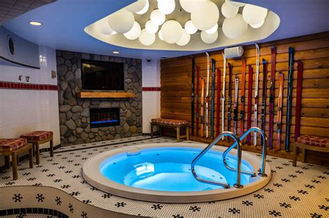 A Chicago Hotel Opens Hot Tub Themed Bar Pool Spa News Hot Tubs