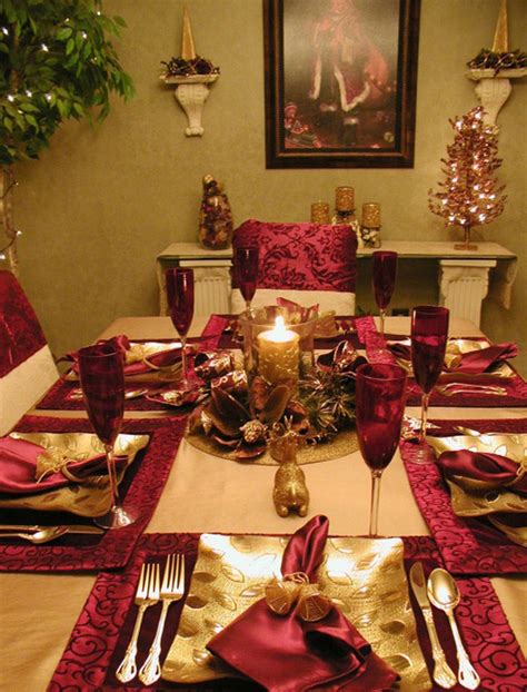 A proper silverware setting follows one simple rule, no matter how formal or relaxed the event: 20 Christmas Table Setting Design Ideas | Home Design Lover
