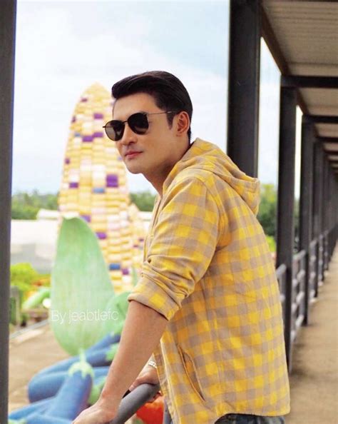 ธนพล นิ่มทัยสุข หรือ เติ้ล เป็นนักแสดงชาวไทย บ้านเกิดคือจังหวัดฉะเชิงเทรน เขาเกิดเมื่อวันที่ 1 ธันวาคม พ.ศ. เปิดชีวิตที่พลิกผัน "เติ้ล ธนพล" จากพระเอกชื่อดังแห่งยุค ...