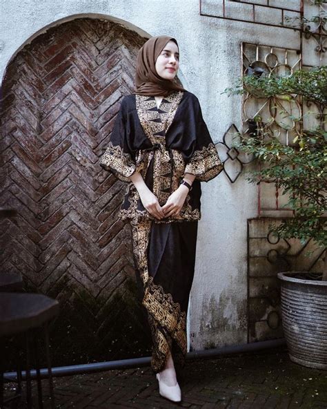 5 Pilihan Outfit Batik Hijab Modern Buat Tampilan Maksimal And Elegan