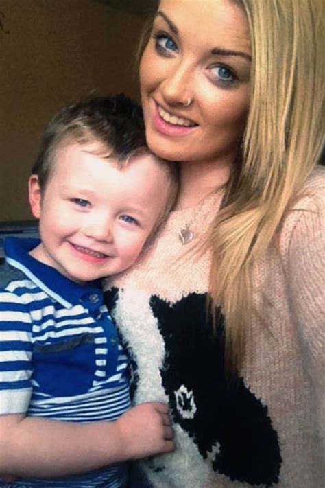 Touching Moment A Stranger Leaves Young Mum A Handwritten Note And £5
