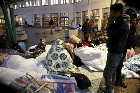 Migrant Crisis Sweden To Expel Up To 80000 Unsuccessful Asylum