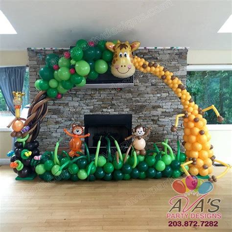 Safari / jungle theme balloon decorations + great animal theme party idea! Giraffe Balloon Arch / Balloon tree arch. Safari / Jungle ...
