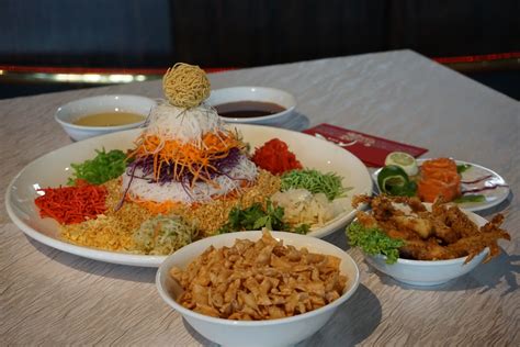 Stiker cny kami menampilkan karakter tikus karena mewakili hewan utama di chinese zodiac sign untuk 2020. SAJIAN TAHUN BARU CINA 2020 DI THE SAUJANA HOTEL KUALA LUMPUR