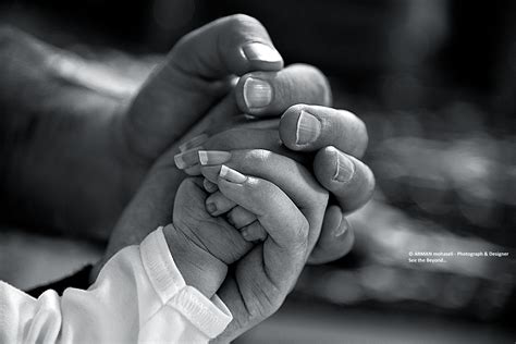 Gambar : tangan, hitam dan putih, jari, fotografi monokrom, merapatkan