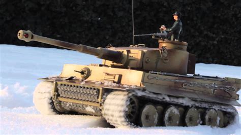 116 Sherman And Tiger Rc Battle Tank Tamiya In Winter Snow Youtube