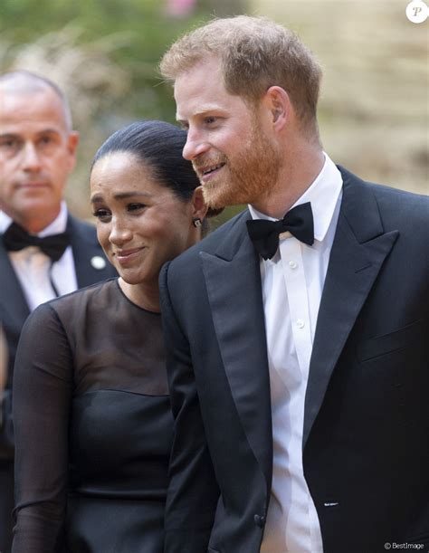 La différence étant que cecilia n'a jamais recu le titre de duchesse de sussex, précisément pour cette raison. Le prince Harry, duc de Sussex, et Meghan Markle, duchesse ...