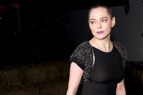 Rose Mcgowan Is Not Impressed With Some Actresses Golden Globes